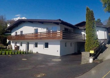Haus-Lamprecht-Mutters-im-Sommer.jpg